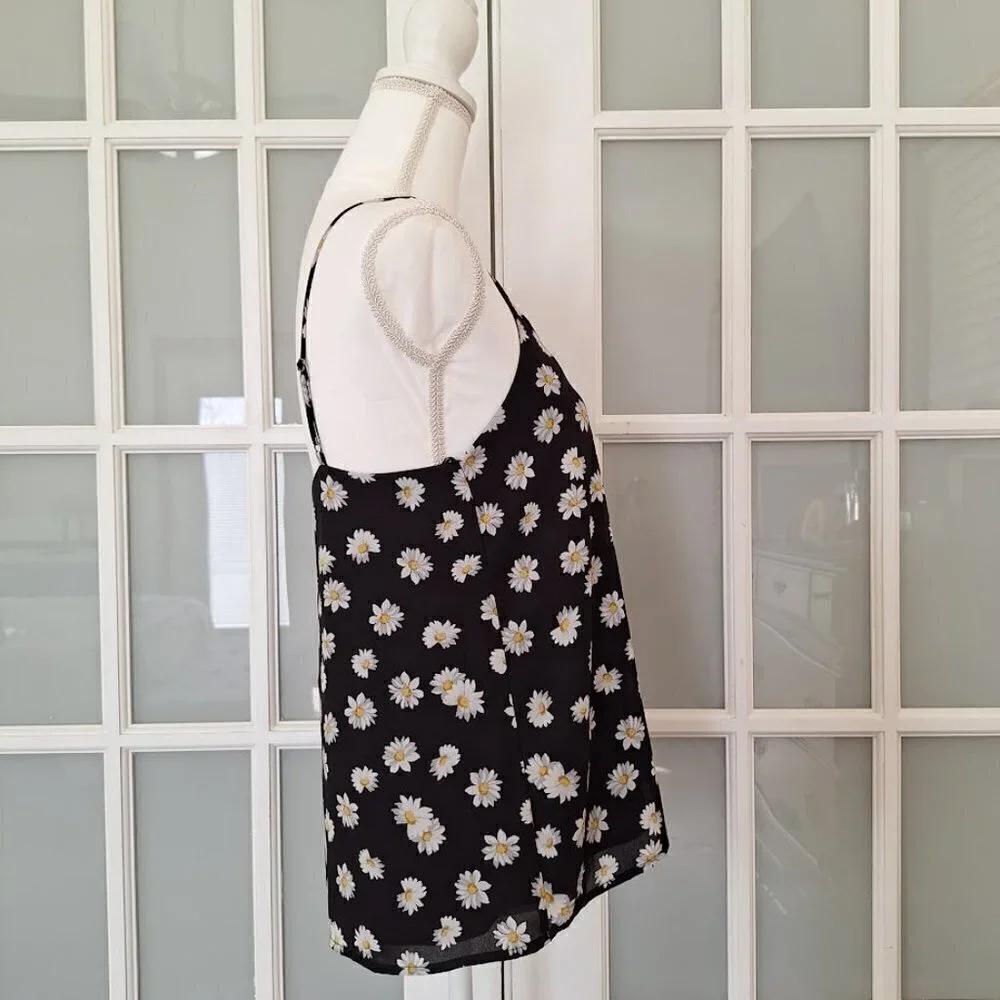Socialite Daisy Print Top - Picture 3 of 13